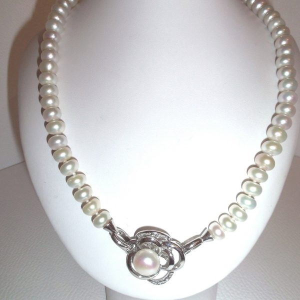 perly biely kvet náhrdelník image