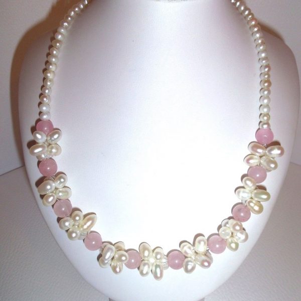 Ruženín a perly prírodné náhrdelník image