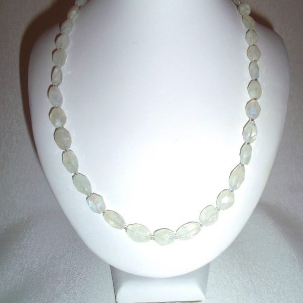 mesačný kameň náhrdelník image