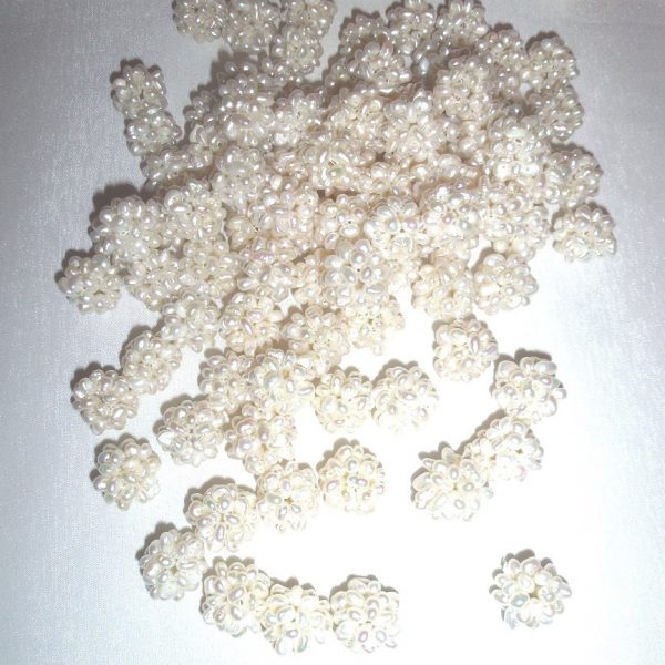 perlový splietaný korálik image