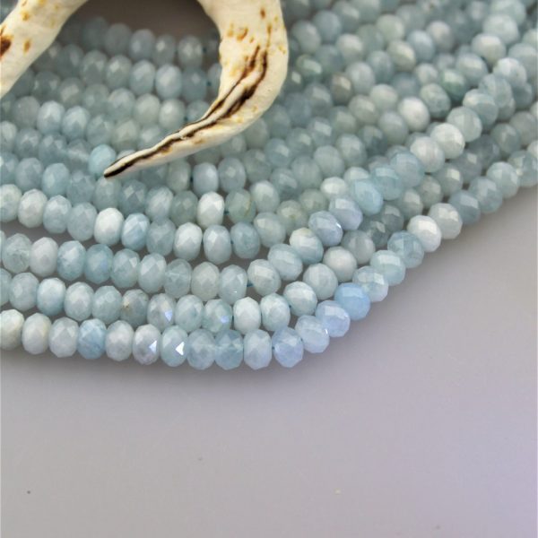 akvanarín korálky 3x5mm - 19cm návlek image